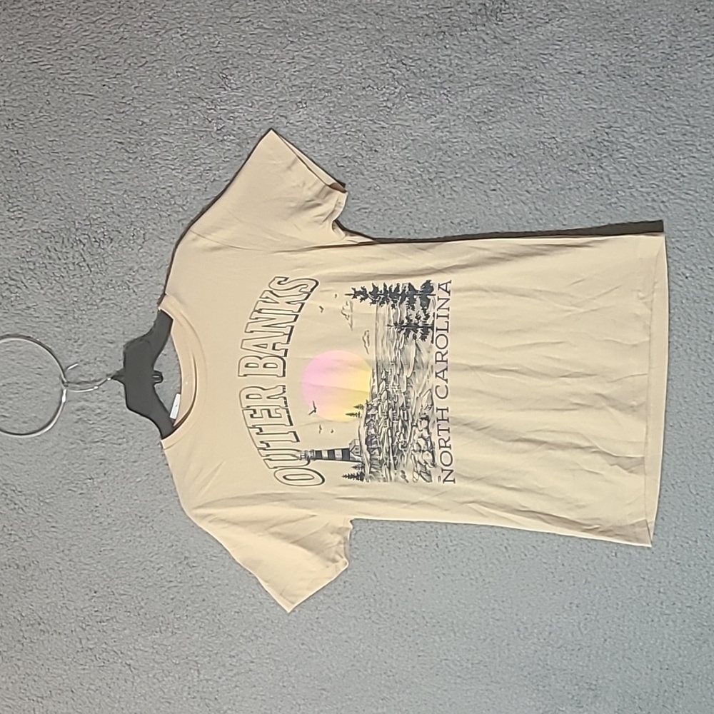 NWT Size Medium Light Beige Crew Neck Outer Banks North Carolina New SKU 002